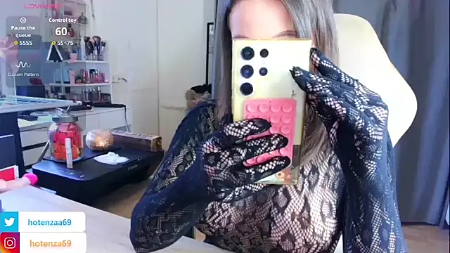 Hotenza69 online show from October 2025 03:31:02 PM