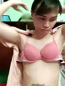 Snapshot of QueenSoreal chatting on April 2026 05:21:02 PM QueenSoreal online show from April 2026 05:21:02 PM