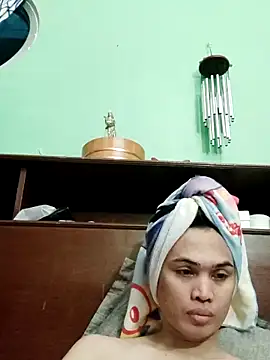 Snapshot of QueenSoreal chatting on April 2026 03:19:01 PM QueenSoreal online show from April 2026 03:19:01 PM