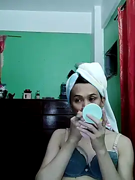Snapshot of QueenSoreal chatting on September 2025 05:42:02 PM QueenSoreal online show from September 2025 05:42:02 PM