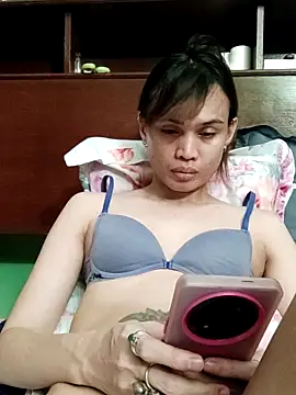 Snapshot of QueenSoreal chatting on March 2026 11:46:02 AM QueenSoreal online show from March 2026 11:46:02 AM