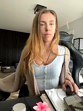 Heidi Harper online show from September 2025 09:48:02 AM
