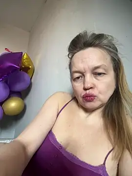 Snapshot of Susanel chatting on March 2025 09:05:01 AM Susanel online show from March 2025 09:05:01 AM