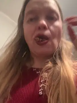 Susanel online show from November 2025 04:39:02 PM