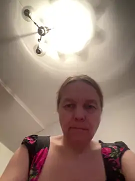 Susanel online show from April 2026 07:09:01 PM