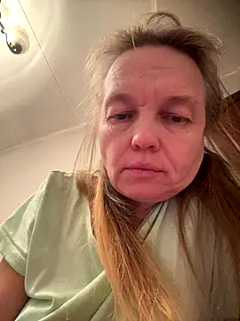 Susanel online show from December 2025 05:48:01 PM