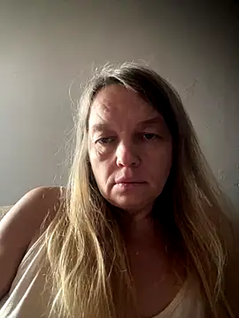 Snapshot of Susanel chatting on October 2025 09:44:02 AM Susanel online show from October 2025 09:44:02 AM