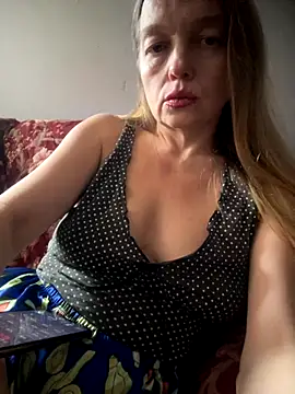 Snapshot of Susanel chatting on September 2025 12:01:01 PM Susanel online show from September 2025 12:01:01 PM