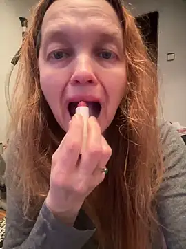 Susanel online show from April 2026 09:22:01 PM