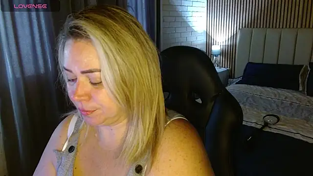 bella savati online show from December 2025 04:39:02 PM