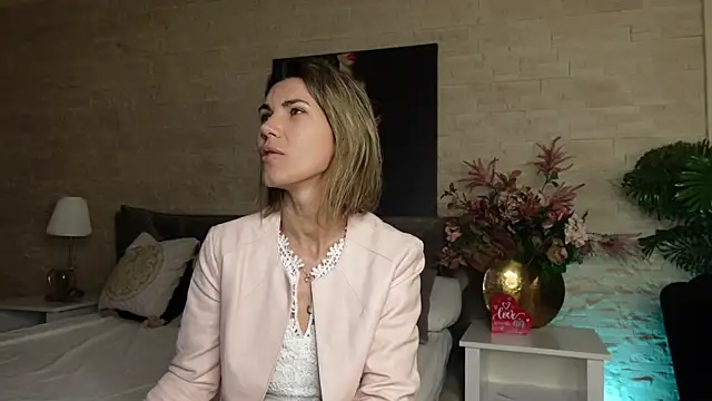 FeliciaKrige online show from April 2026 07:26:01 PM
