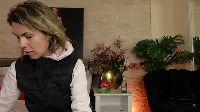 FeliciaKrige online show from April 2026 08:15:02 PM