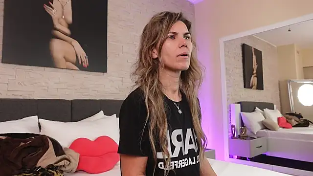 Snapshot of FeliciaKrige chatting on November 2025 10:57:01 PM FeliciaKrige online show from November 2025 10:57:01 PM