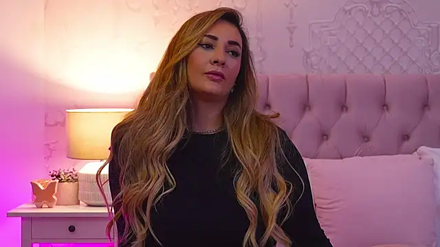 YaaraCollins online show from November 2025 07:25:01 PM