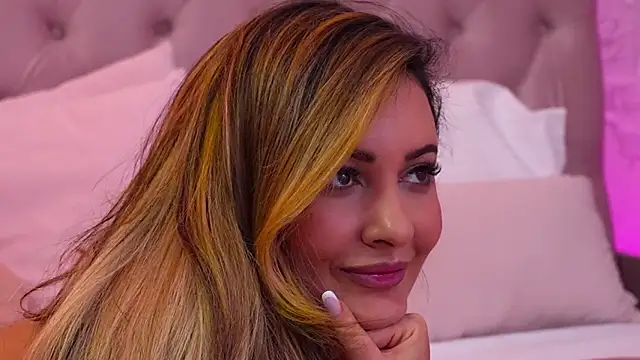 YaaraCollins online show from December 2025 08:04:02 PM