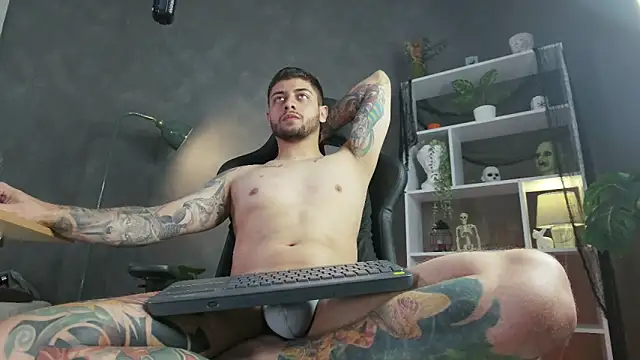 alessandro duty online show from October 2025 02:19:01 AM