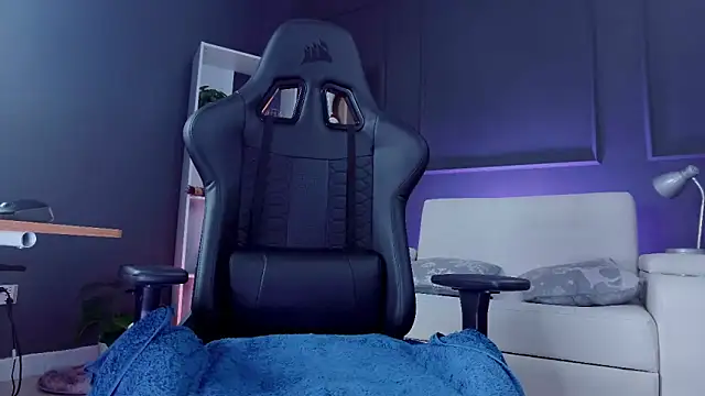 alessandro duty online show from November 2025 08:19:01 PM