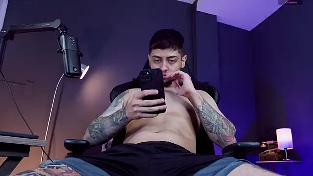 alessandro duty online show from October 2025 12:09:02 AM