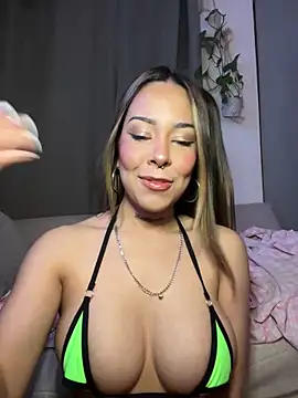 Snapshot of LilEuphoria chatting on March 2026 04:40:02 AM LilEuphoria online show from March 2026 04:40:02 AM