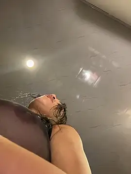 SQUIRTINGQUEEN11 online show from March 2026 02:24:01 AM