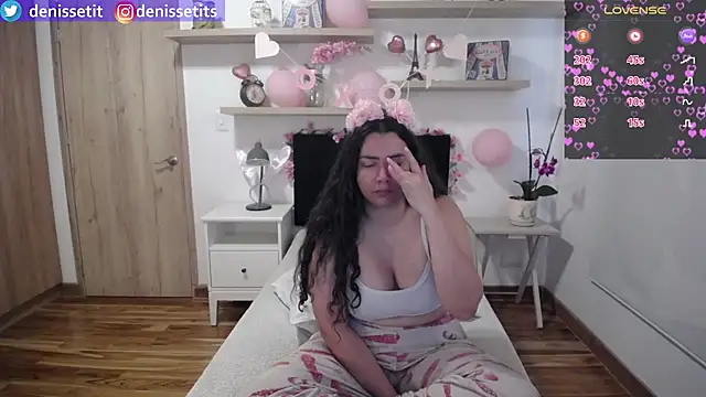 DenisseTits online show from April 2026 01:40:01 PM