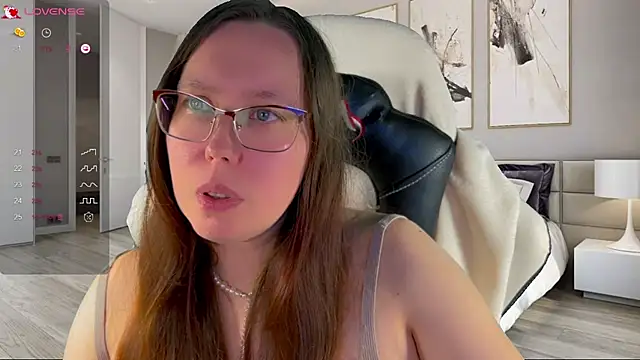 Snapshot of Victoria_Romans chatting on October 2025 04:40:02 PM Victoria Romans online show from October 2025 04:40:02 PM