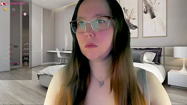 Victoria Romans online show from October 2025 09:21:02 AM