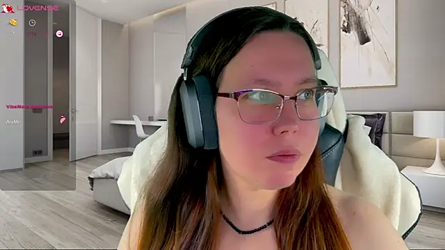 Victoria Romans online show from October 2025 11:27:02 PM