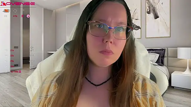 Snapshot of Victoria_Romans chatting on September 2025 07:43:02 PM Victoria Romans online show from September 2025 07:43:02 PM