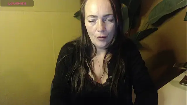 Snapshot of cloe85nl chatting on December 2025 09:52:02 AM cloe85nl online show from December 2025 09:52:02 AM