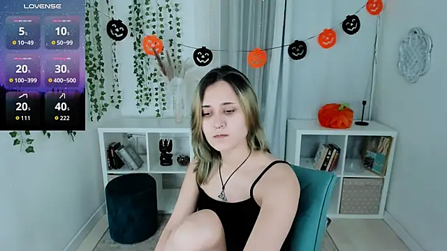 Alexa Lexi  online show from November 2025 03:50:02 PM