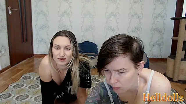 Snapshot of Helldollz chatting on December 2024 08:03:02 AM Helldollz online show from December 2024 08:03:02 AM