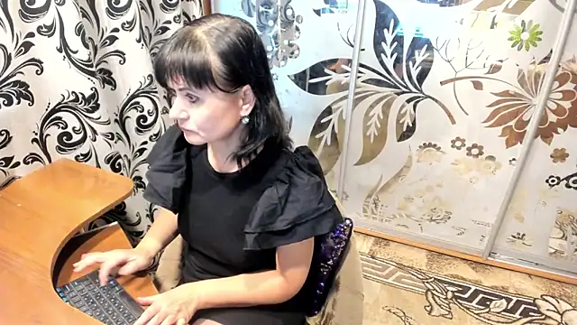 Snapshot of EVILENSA chatting on October 2025 11:31:02 AM EVILENSA online show from October 2025 11:31:02 AM