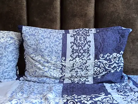 Snapshot of brownie_cake_cb chatting on September 2025 05:30:01 AM brownie cake cb online show from September 2025 05:30:01 AM