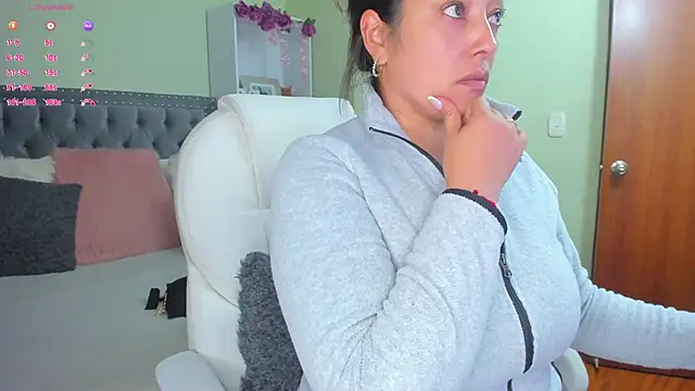 Kyllie B online show from September 2025 12:22:02 AM