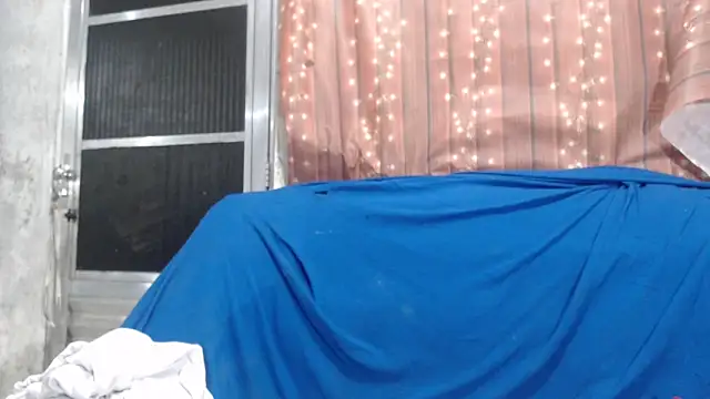 Snapshot of Venusluxodomme chatting on April 2026 02:14:01 AM Venusluxodomme online show from April 2026 02:14:01 AM