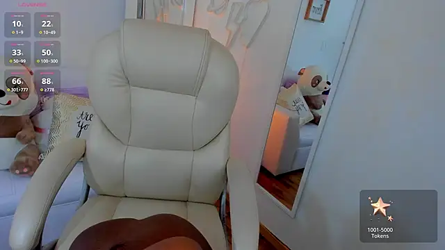 zobe love online show from March 2025 07:58:02 PM