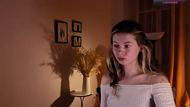 Snapshot of MelodyKey chatting on March 2025 02:29:02 PM MelodyKey online show from March 2025 02:29:02 PM