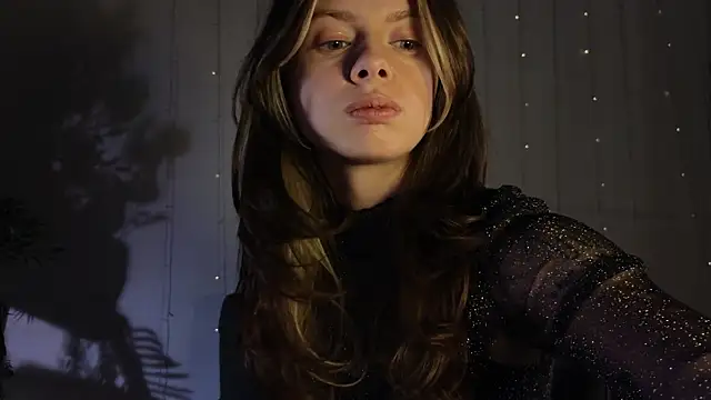 Snapshot of MelodyKey chatting on March 2025 01:28:02 PM MelodyKey online show from March 2025 01:28:02 PM