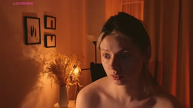 Snapshot of MelodyKey chatting on December 2024 07:09:02 PM MelodyKey online show from December 2024 07:09:02 PM