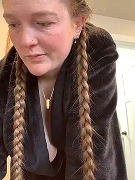 PussiesnCream  online show from April 2026 04:19:01 PM