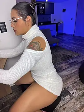 Victoria14  online show from November 2025 12:37:01 AM