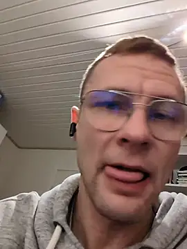 buchr1 online show from November 2025 07:24:02 PM