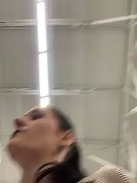 lolabunny9 online show from February 2025 06:01:01 PM