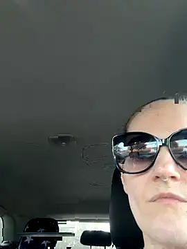 lolabunny9 online show from November 2025 07:02:02 PM