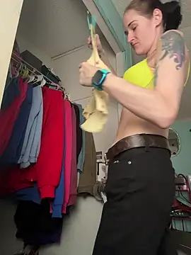 lolabunny9 online show from December 2025 04:52:01 PM