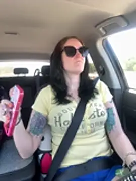 lolabunny9 online show from April 2026 05:05:02 PM