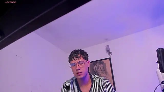 LeaneSeb online show from December 2025 07:07:02 PM