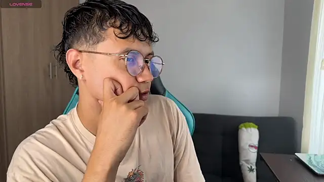 LeaneSeb online show from April 2026 09:32:02 PM