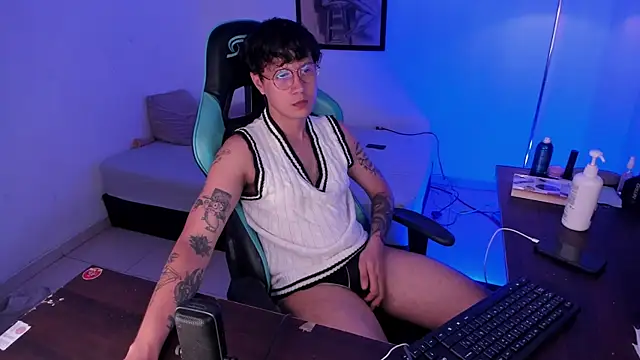 LeaneSeb online show from December 2025 09:58:02 PM